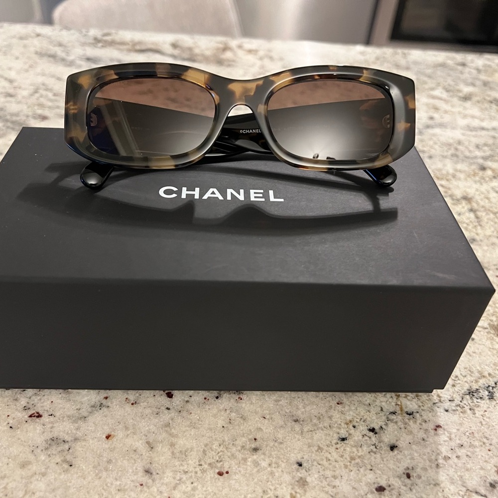 Chanel Brown Sunglasses NWT 100% authentic